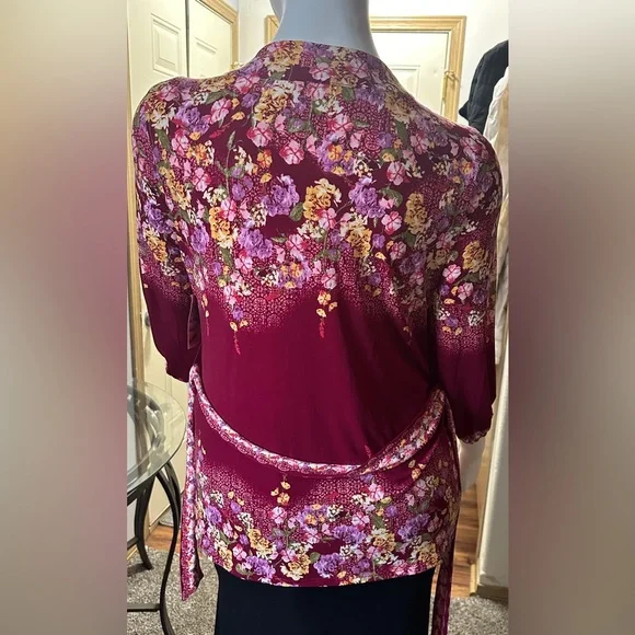 NWT Kimono Style Floral Wrap Top - Picture 2 of 5